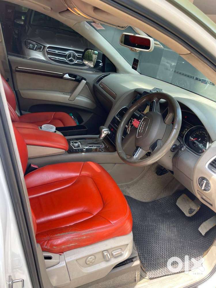 Premium Luxury Suv Available In A Stunning Forest Green Colour.