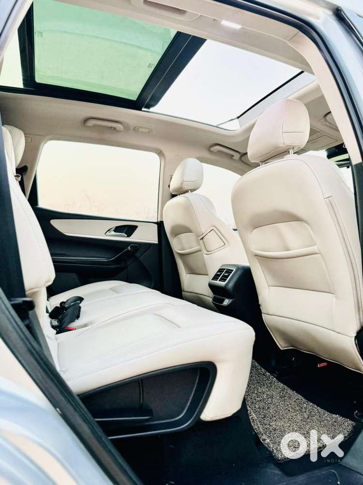 Mahindra Xuv700 2.0 Ax 7 Petrol At Str, 2022, Petrol