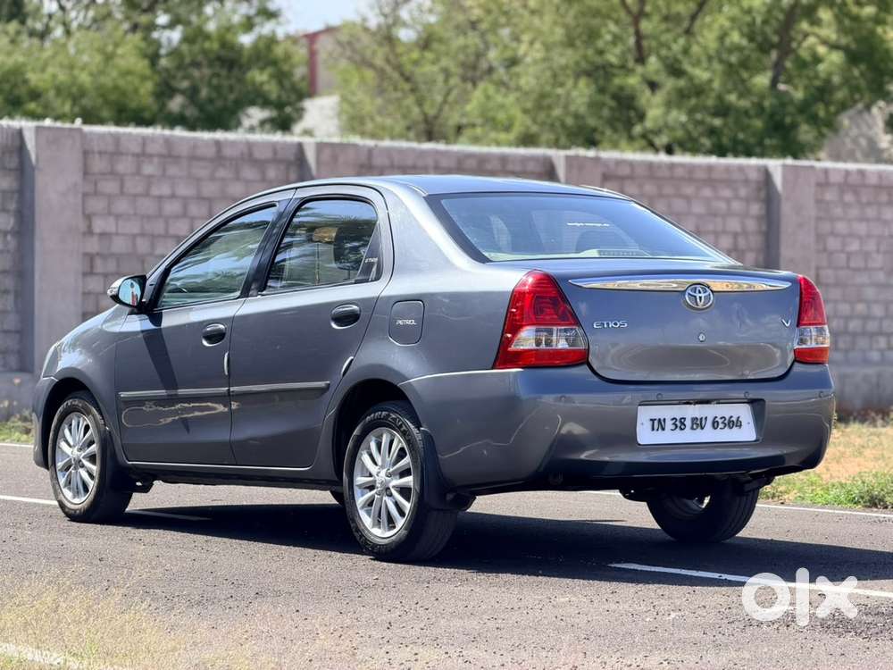 Toyota Etios V, 2013, Petrol