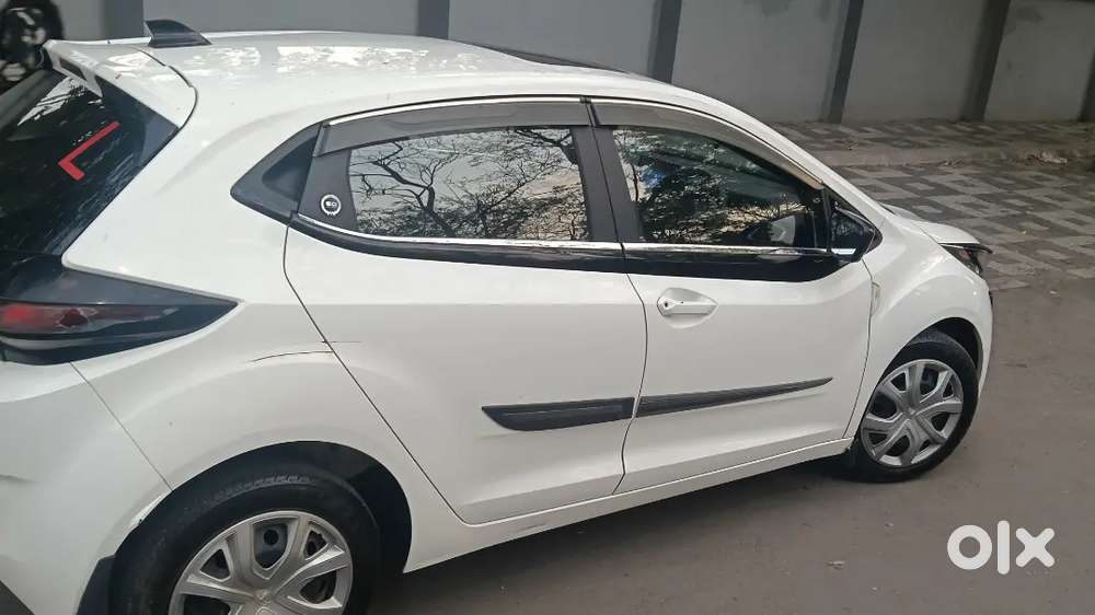 Tata Altroz 2023 Petrol 6900 Km Driven Single Woman