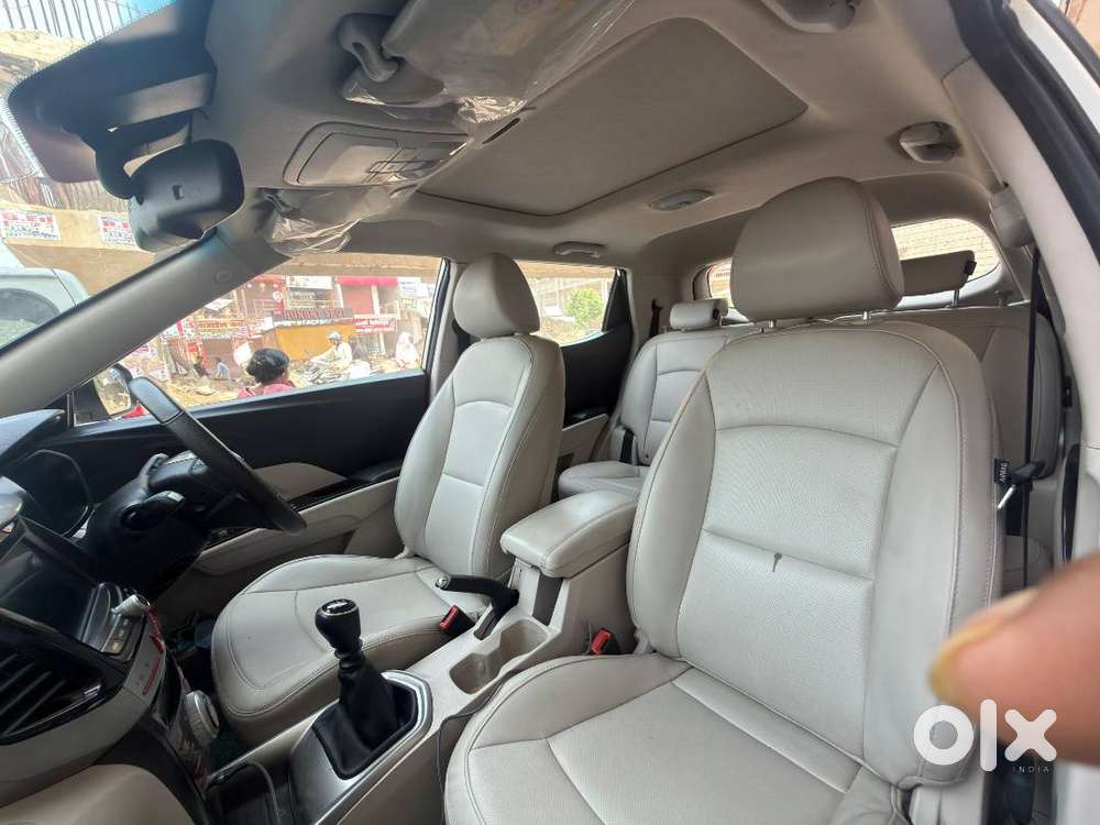 Xuv 300 W8 (o) , Petrol 2022 Model For Sale.