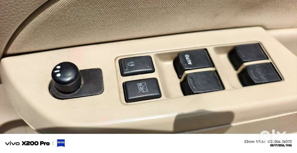 Maruti Suzuki Swift Dzire Vxi Optional, 2015, Petrol