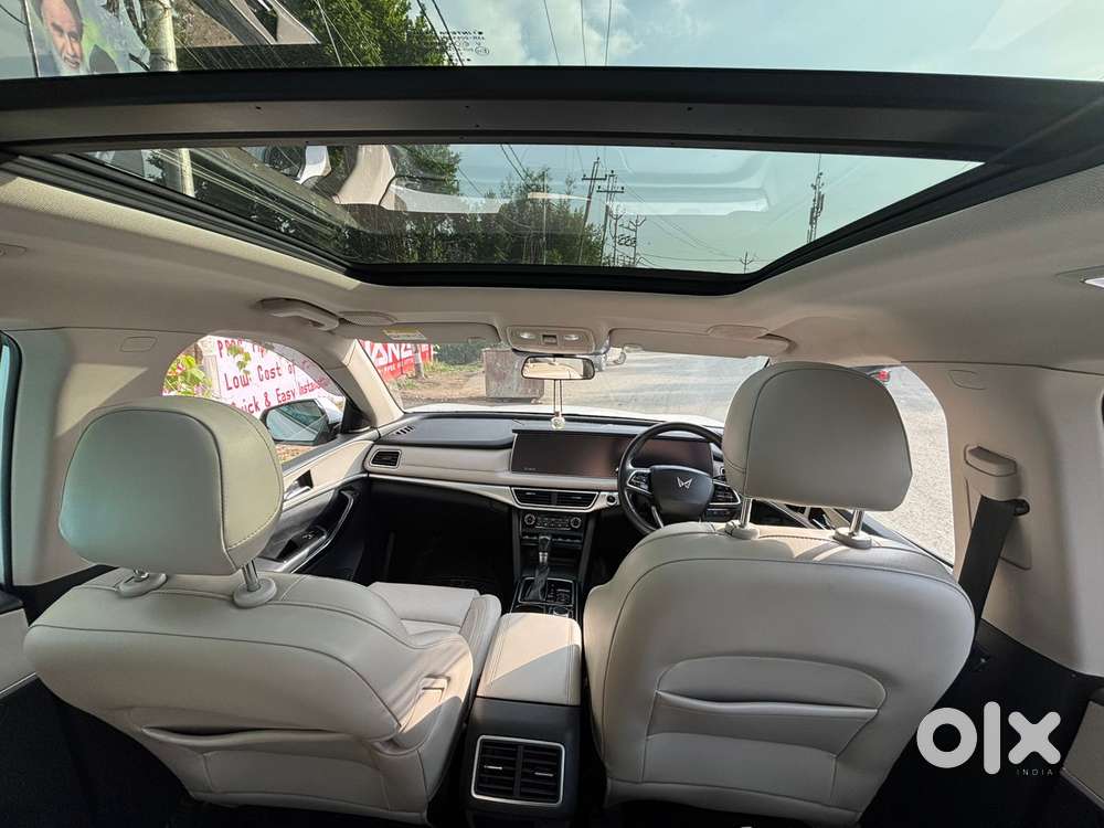 Mahindra Xuv700 Ax7 Luxury Pack Awd, 2022, Diesel