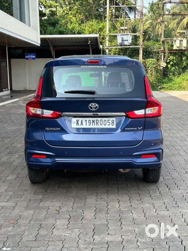 Toyota Rumion V Petrol Automatic Dual Tone, 2025, Petrol