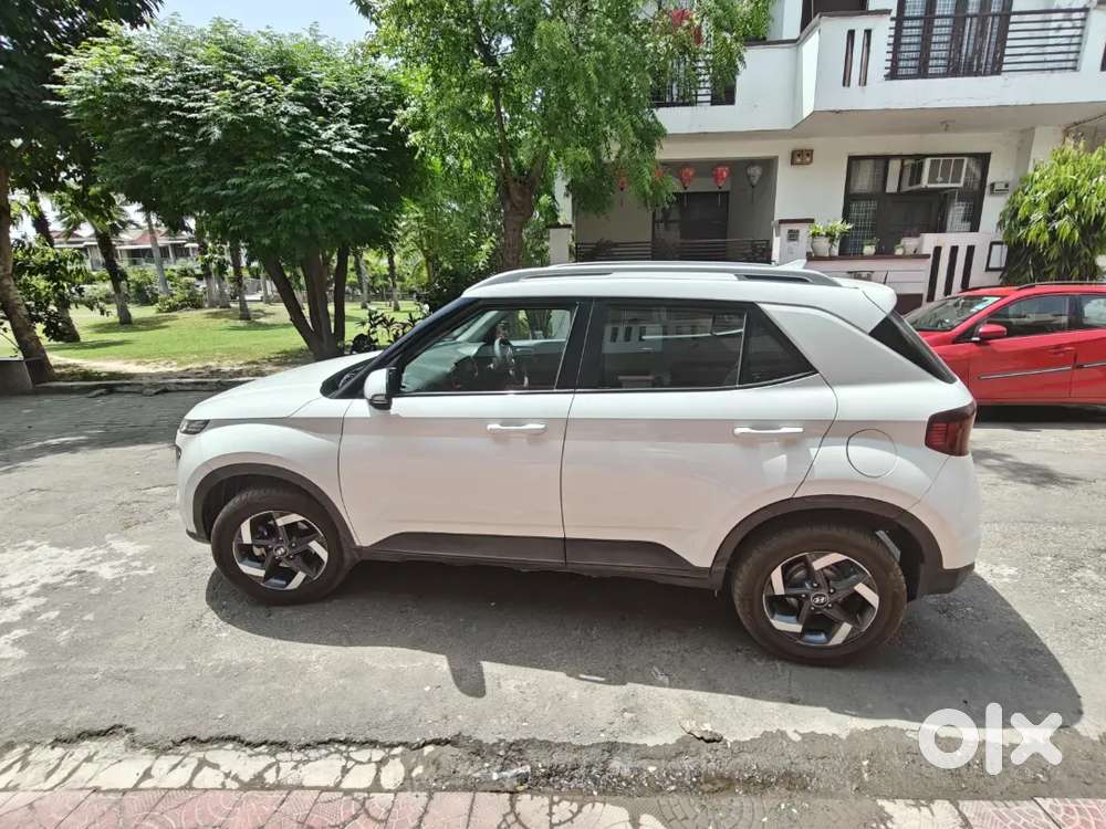 Hyundai Venue 2021 Petrol 67000 Km Driven