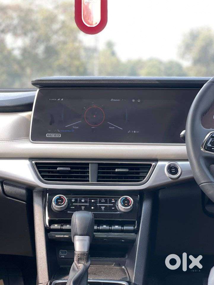 Mahindra Xuv700 Ax7l 6 Str At, 2024, Petrol