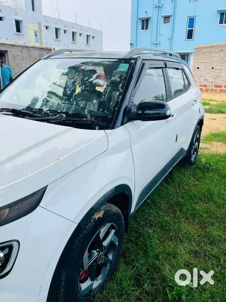 Hyundai Venue 2021 Manual Petrol 40000 Km