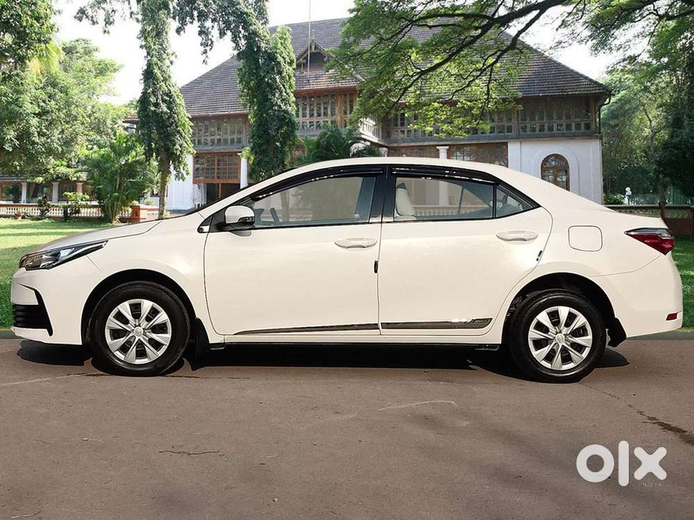 Toyota Corolla Altis 1.8 J, 2018, Petrol
