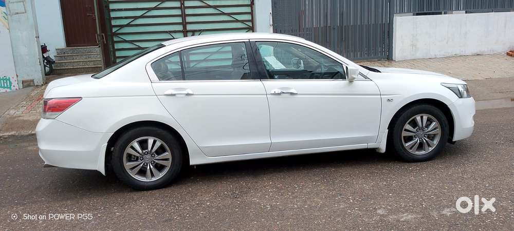 Honda Accord 2.4 Elegance Manual, 2011, Petrol