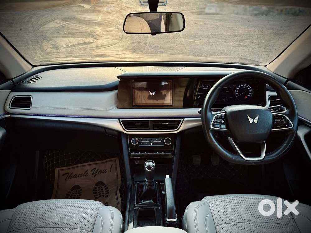 Mahindra Xuv700 2.0 Mx Petrol Mt 5 Str, 2024, Petrol