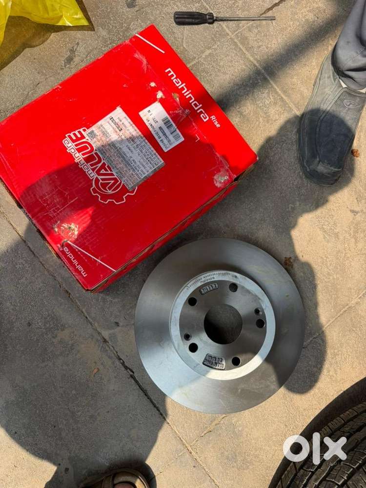 Xuv500 Showroom Maintenance Good Condition