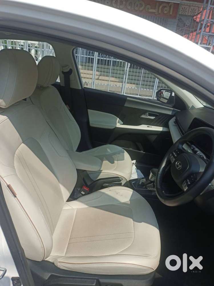 Hyundai Verna Sx (o) 1.5 Vtvt Ivt [2023 - 2026], 2025, Petrol