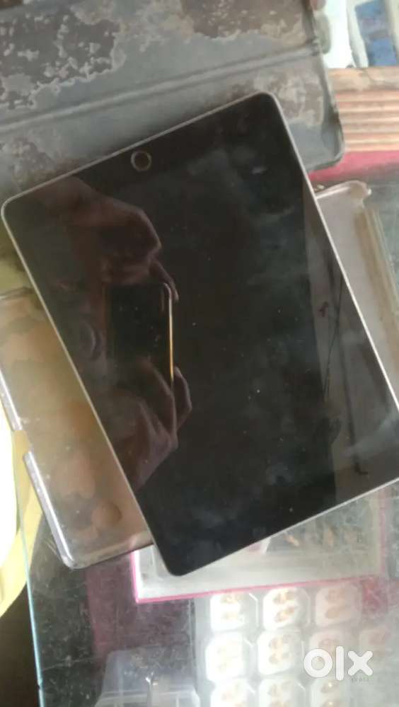 Ipad 8th gen 32Gb price 10k ( negotiable)