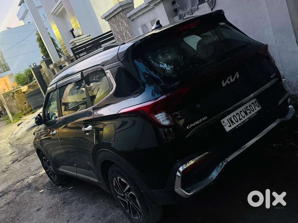 Kia Carens Luxery Plus Showroom Condition Car With Seervice Record