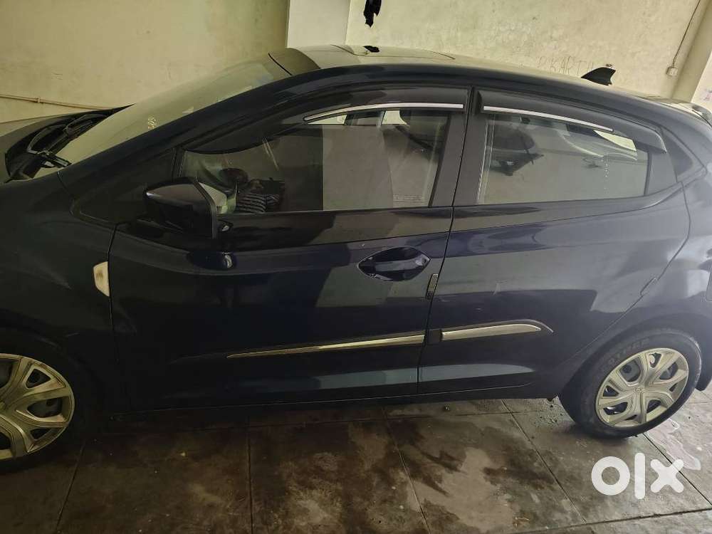 Tata Altroz Xms Petrol  Sunroof  15000 Km