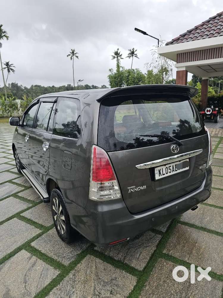 Toyota Innova 2012 Diesel Well Maintained Orginal Kerala Vehicle