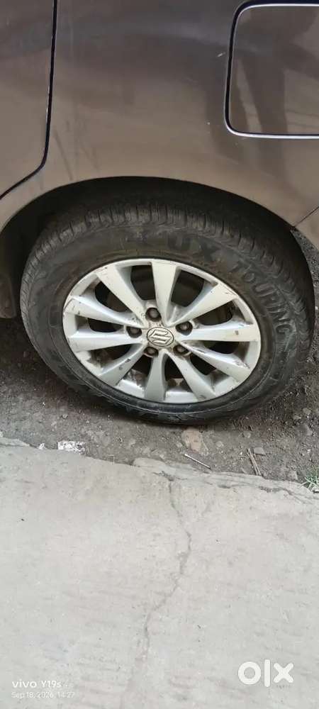Maruti Ertiga Ddis Diesel Mh01 Mumbai - 7 Seater 90000 Km