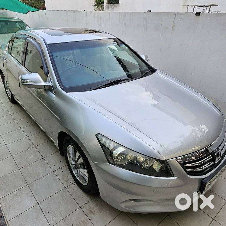 Honda Accord 2.4 Elegance Manual, 2011, Petrol