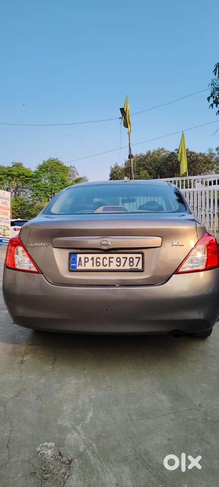 Nissan Sunny, 2012, Petrol