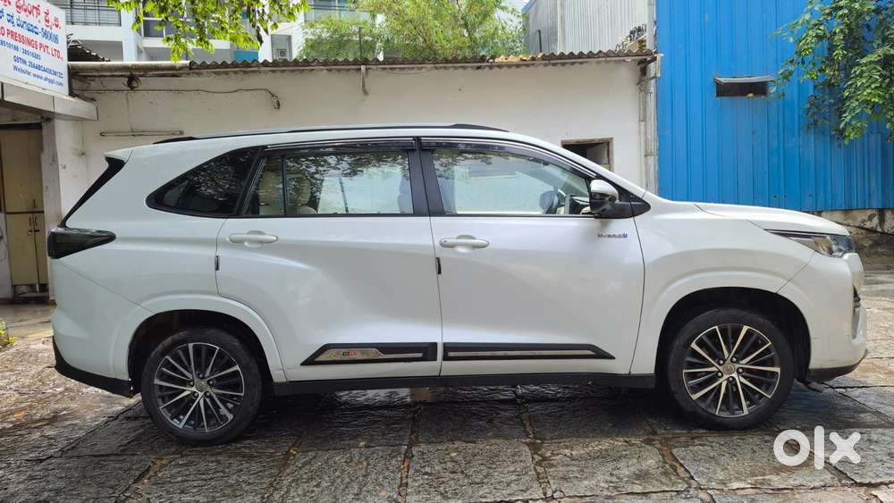 Toyota Innova Hycross 2.0 Vx Hybrid 7 Str, 2024, Petrol