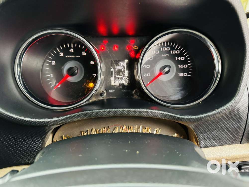 Mahindra Tuv 300 T10 Dual Tone, 2019, Diesel