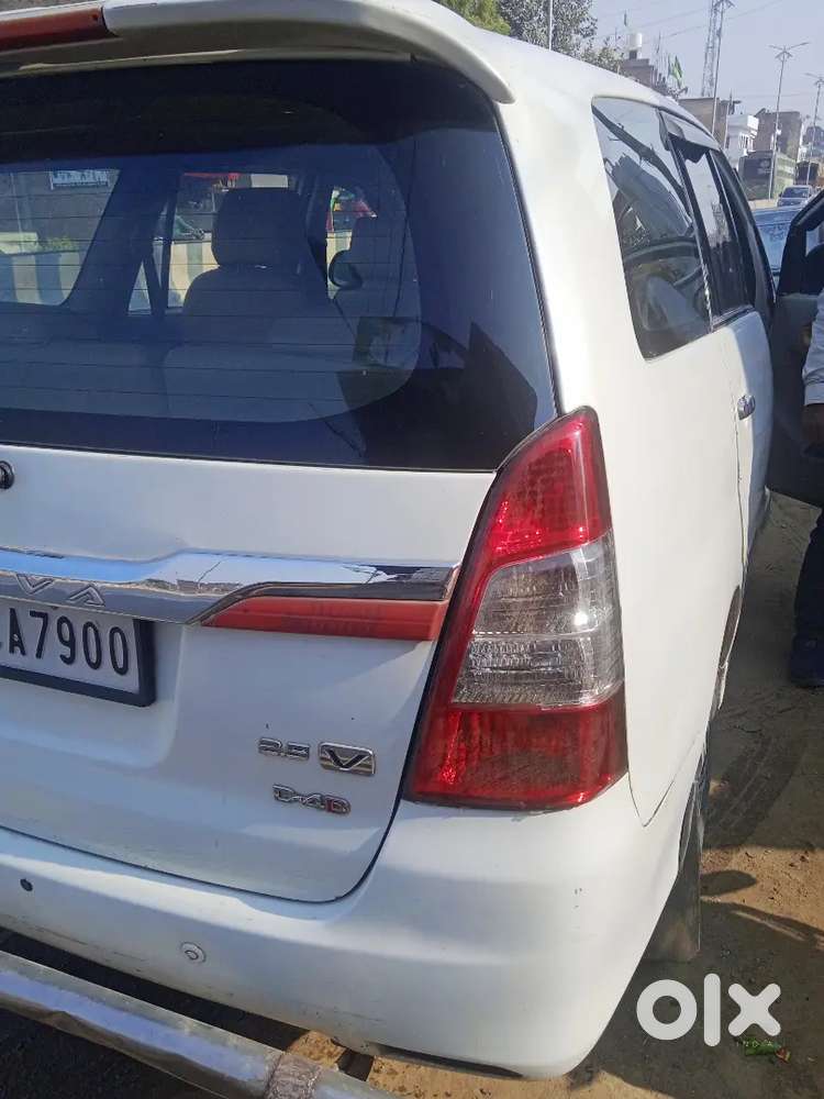 Toyota Innova 2014 Diesel 300000 Km Driven