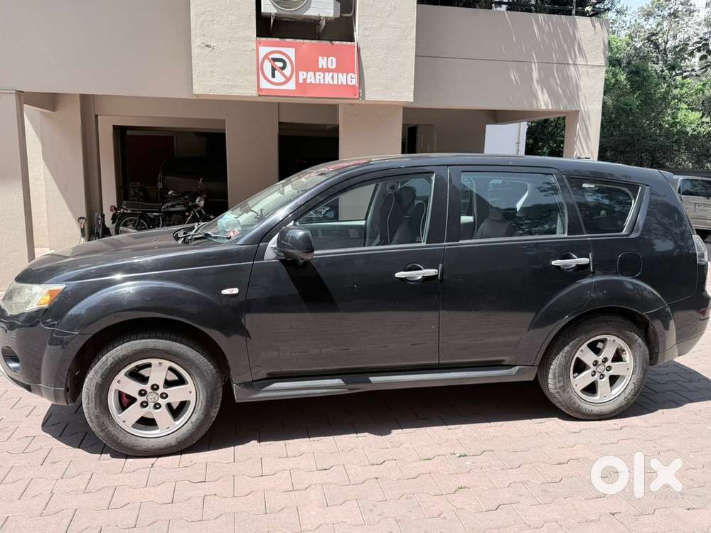 Mitsubishi Outlander Petrol 100000 Km Driven