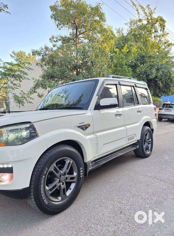 Mahindra Scorpio S8, 2015, Diesel