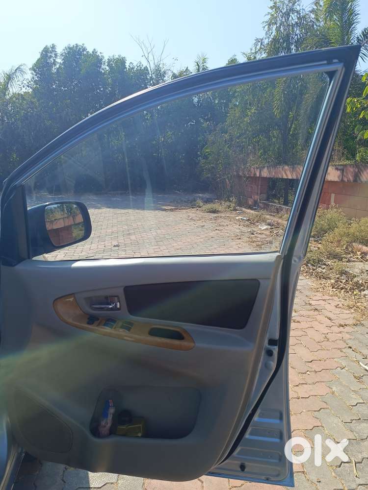 Toyota Innova 2004-2011 2.5 V Diesel 8-seater, 2010, Diesel