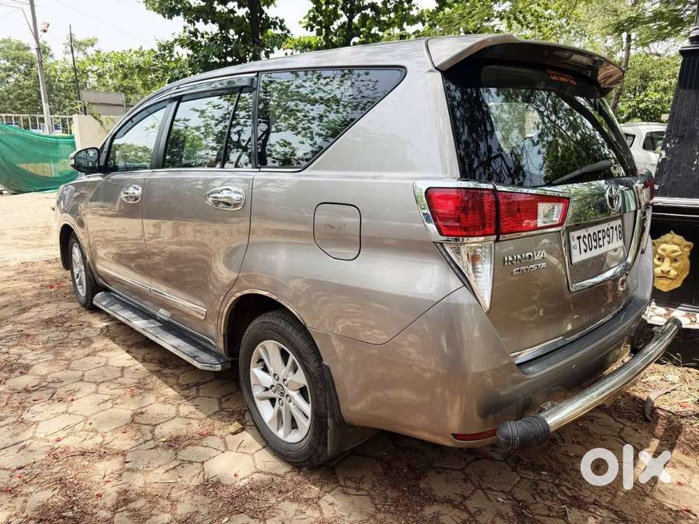 Toyota Innova Crysta 2.4 V 8 Str, 2016, Diesel