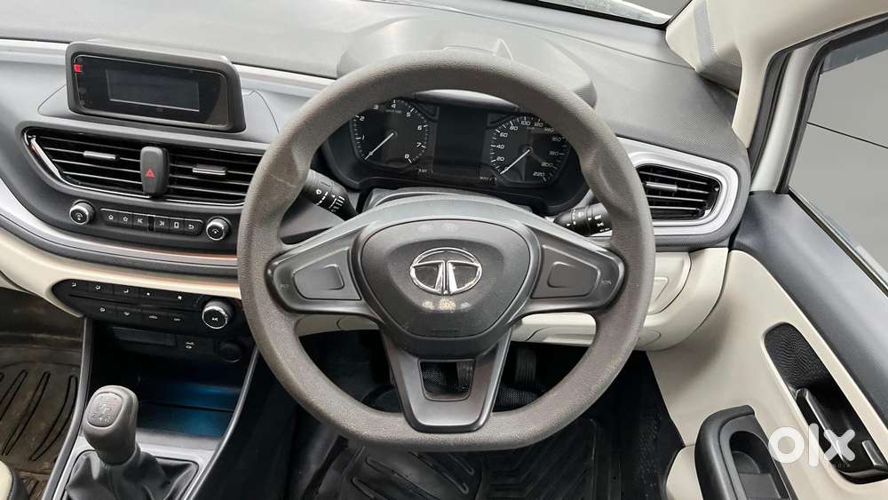 Tata Altroz 1.2 Xe Plus Petrol, 2022, Petrol