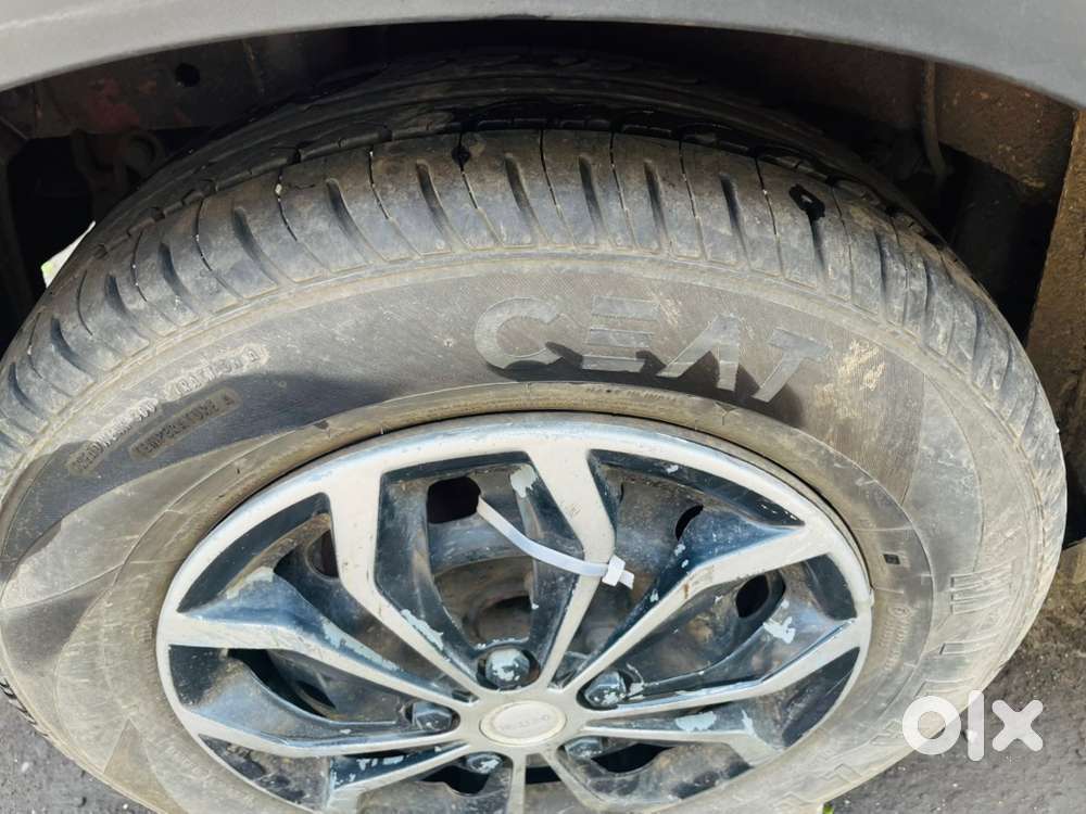Mahindra Kuv 100 2017
