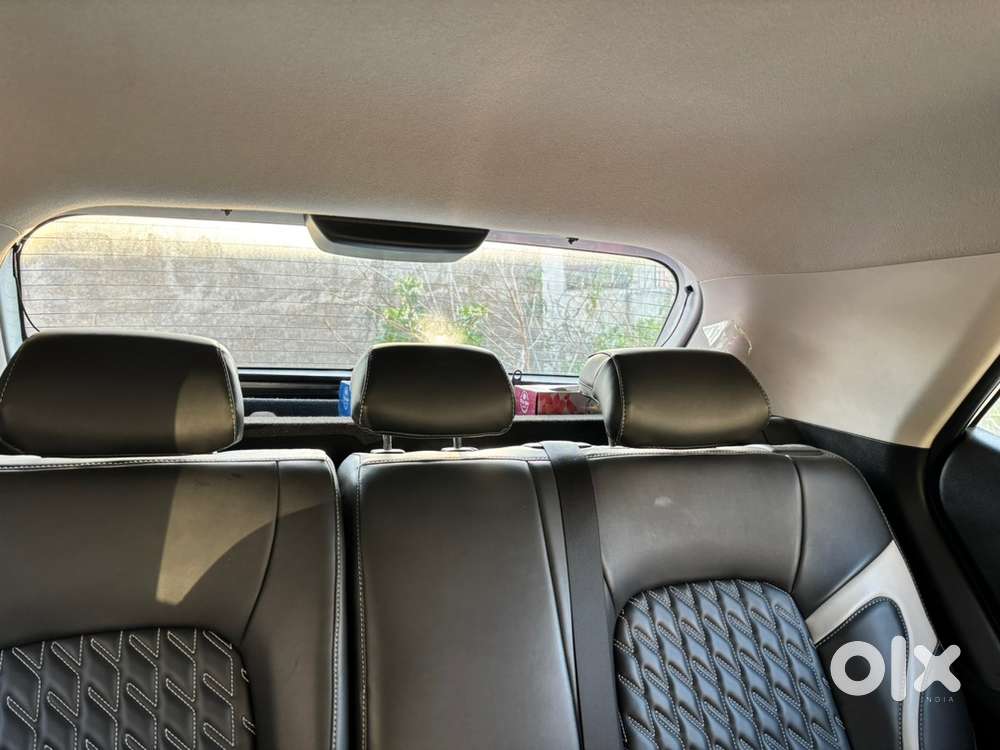 Hyundai Venue 2023 Petrol 19000 Km Driven