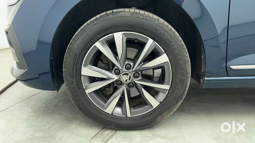Skoda Slavia Style 1.0l Tsi At, 2023, Petrol