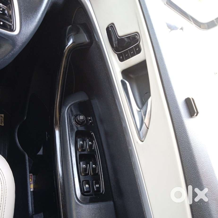 Mahindra Xuv700 2.0 Ax 7 Petrol At Luxury Pack Str, 2023, Petrol