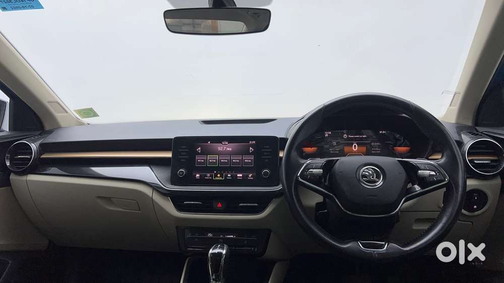 Skoda Slavia Style 1.0l Tsi At, 2022, Petrol