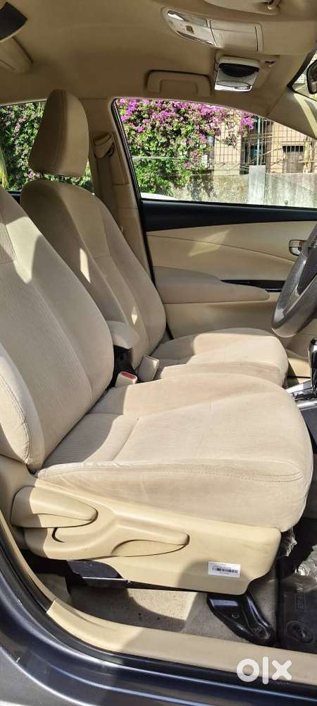 Toyota Yaris V Cvt, 2018, Petrol