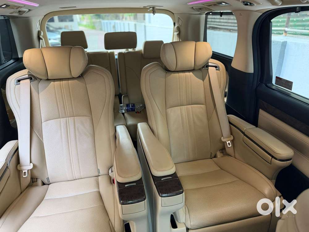 Toyota Vellfire 2.5 Executive Lounge, 2025, Petrol