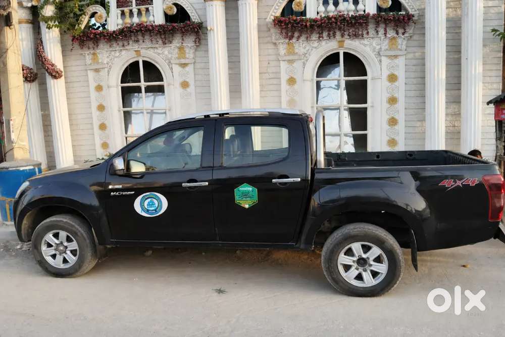 Isuzu D-max V-cross 2017 Diesel Well Maintained