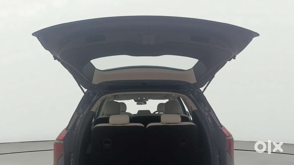Mahindra Xuv700 2.0 Ax 7 Petrol Mt Str, 2024, Petrol