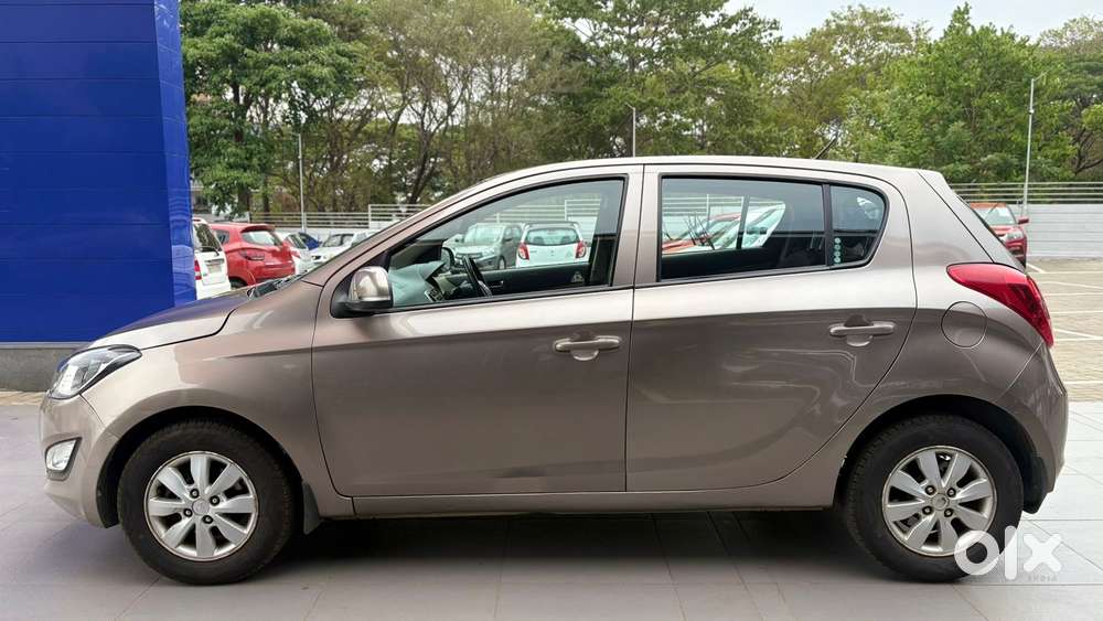 Hyundai I20 2010-2012 1.4 Asta At With Avn, 2012