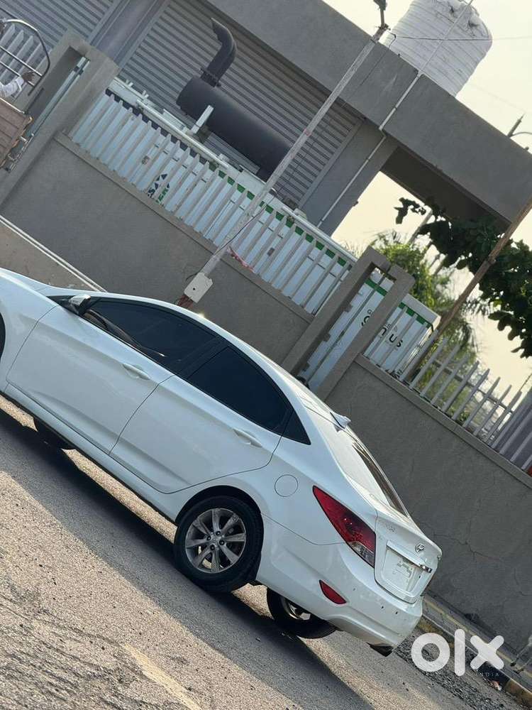 Hyundai Verna Diesel (white)