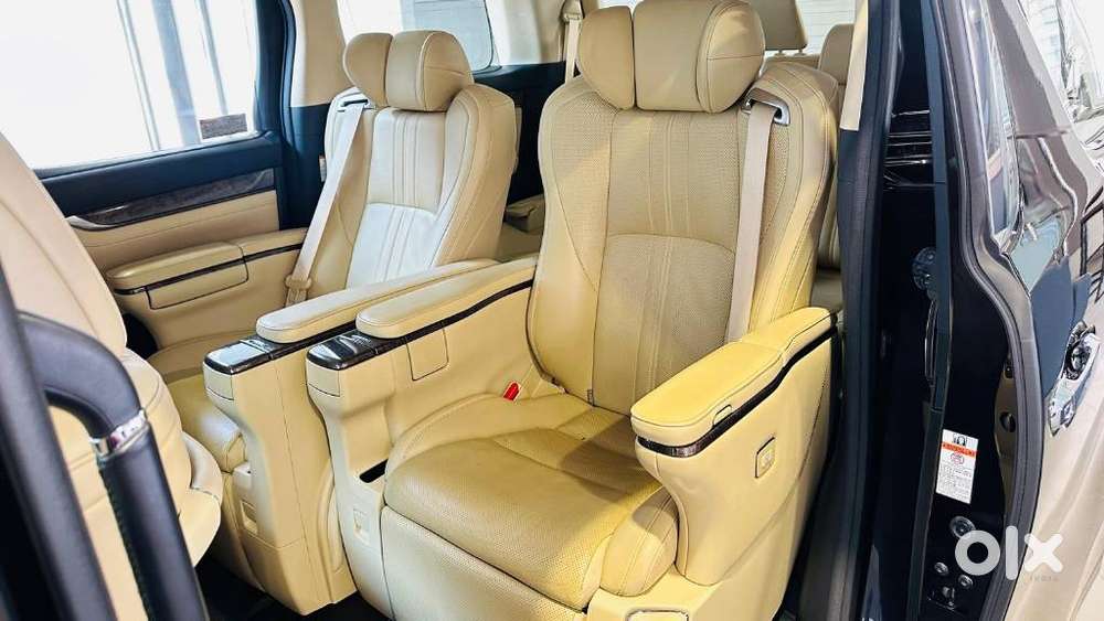 Toyota Vellfire 2.5 Executive Lounge, 2021, Petrol