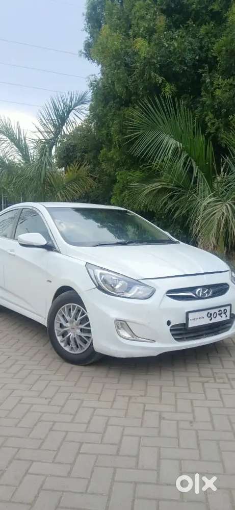 **make- Hundai*
*model - Verna*
*varient - 1.6 Sx*
*year - 2013*
*insu