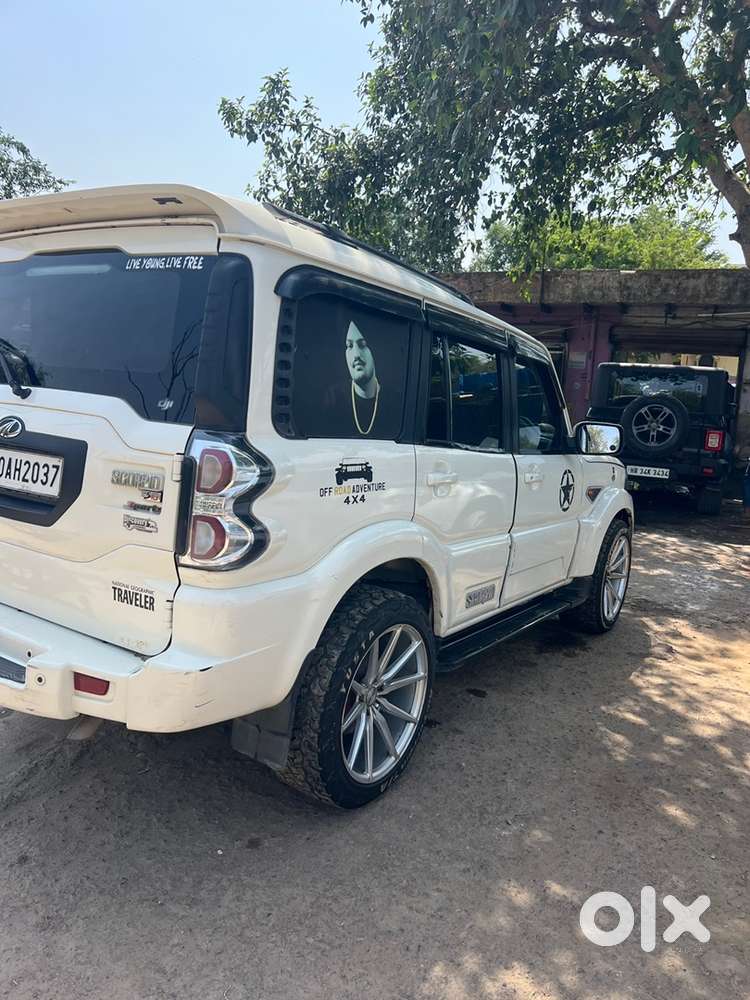 Mahindra Scorpio 4x4 Automatic Transmisson Diesel 2016 Model