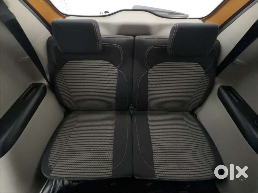 Renault Triber Rxz Easy-r Amt, 2023, Petrol