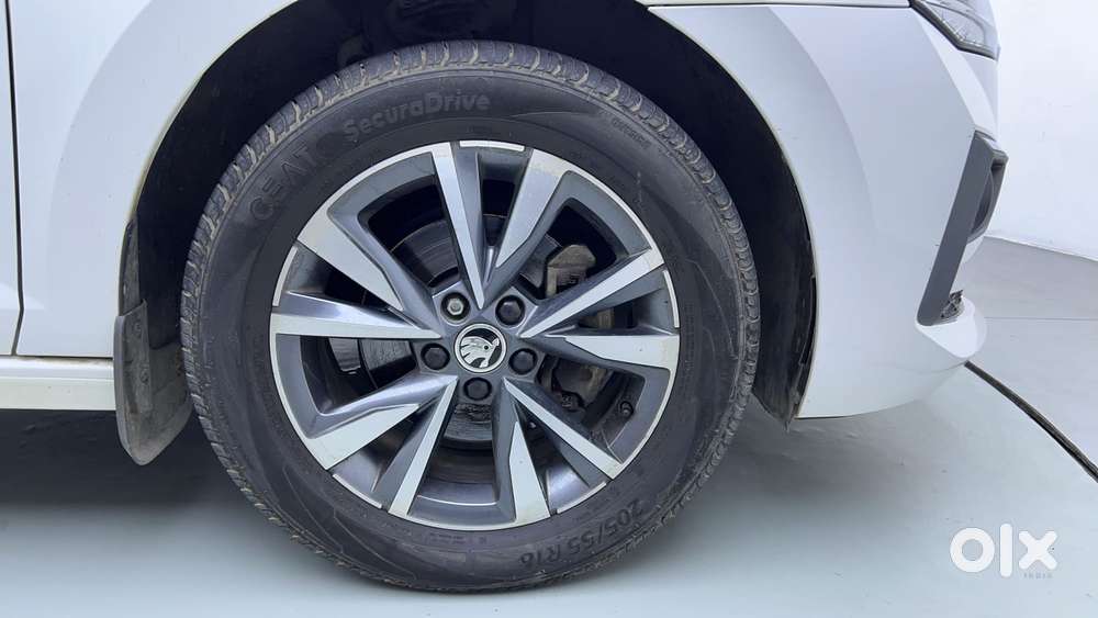 Skoda Slavia Style 1.0l Tsi Mt, 2022, Petrol