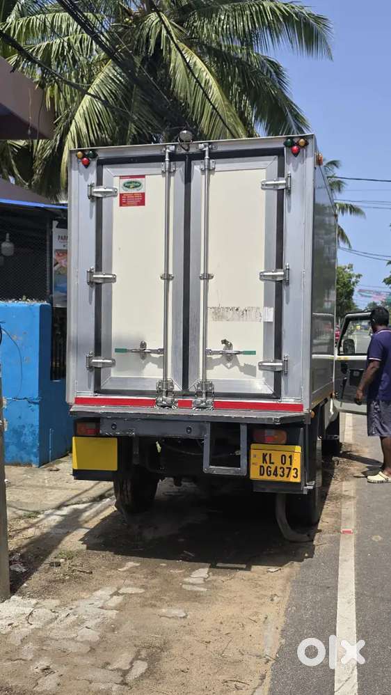 The Mahindra Bolero Maxx Pik-up Is A Heavy-duty Commercial Vehicle Fea