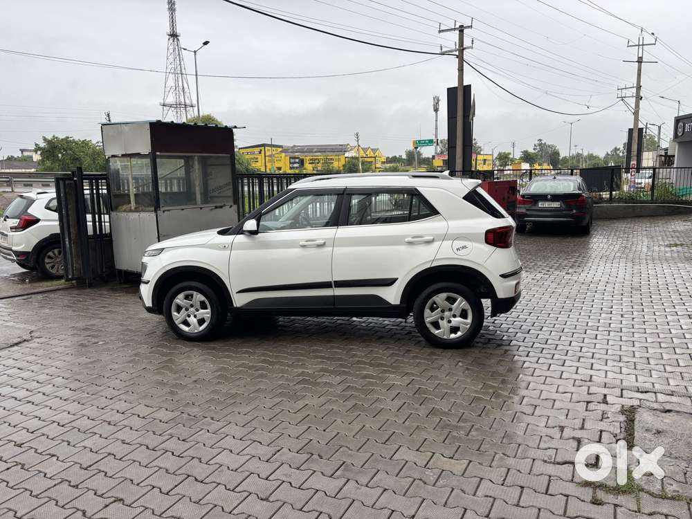 Hyundai Venue S 1.2 Petrol, 2022, Petrol
