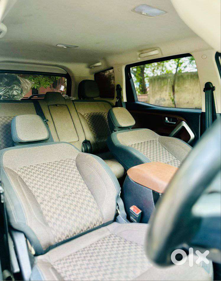 Mahindra Scorpio N Z2 Petrol Mt 7 Str (e), 2025, Petrol
